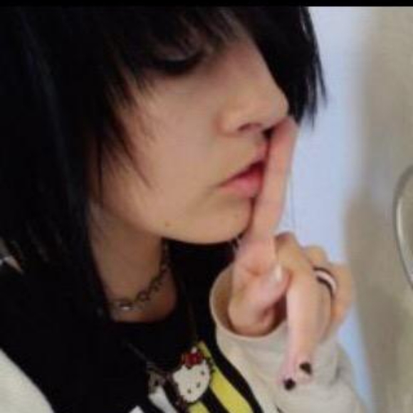 Scene/Emo Shirt- Thugs Need Hugs - Picture 7 of 9